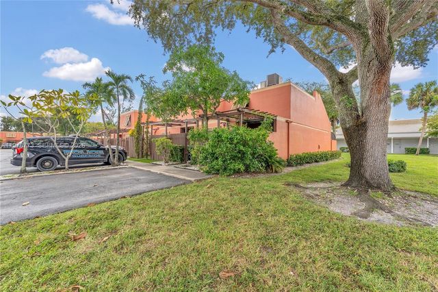 1490 Laguna Ln, Pembroke Pines, FL 33026
