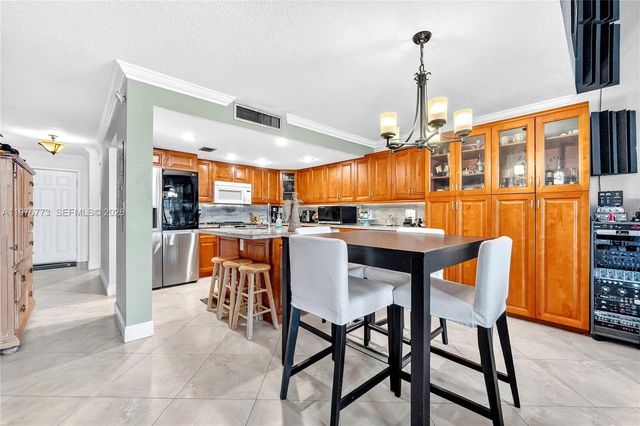 1490 Laguna Ln, Pembroke Pines, FL 33026