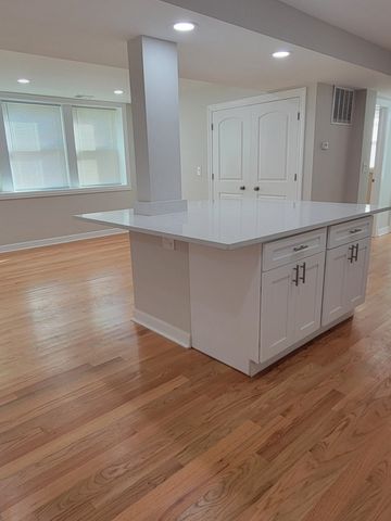 2836 W Arthur Street GE, Chicago, IL 60645