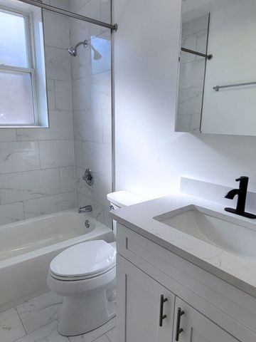 2836 W Arthur Street GE, Chicago, IL 60645