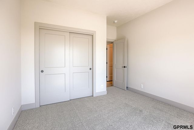 18487 Robin Circle, Omaha, NE 68136