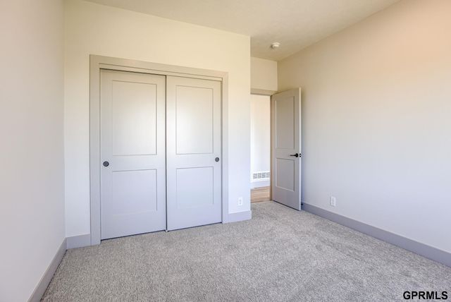 18487 Robin Circle, Omaha, NE 68136