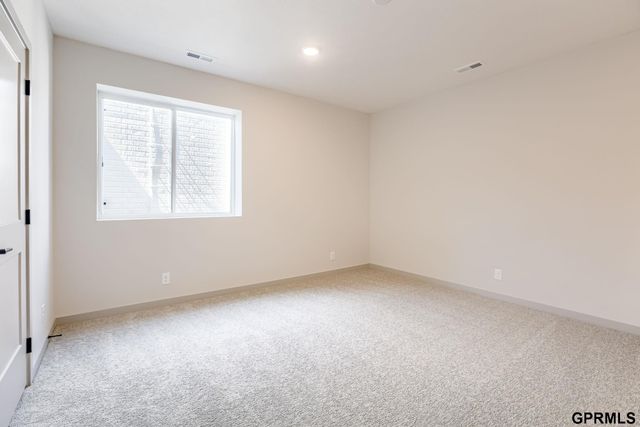 18487 Robin Circle, Omaha, NE 68136