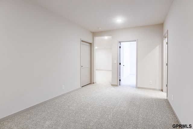 18487 Robin Circle, Omaha, NE 68136