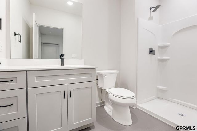 18487 Robin Circle, Omaha, NE 68136