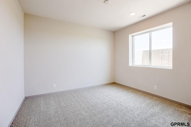 18487 Robin Circle, Omaha, NE 68136