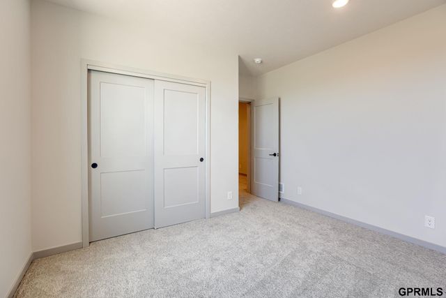 18487 Robin Circle, Omaha, NE 68136