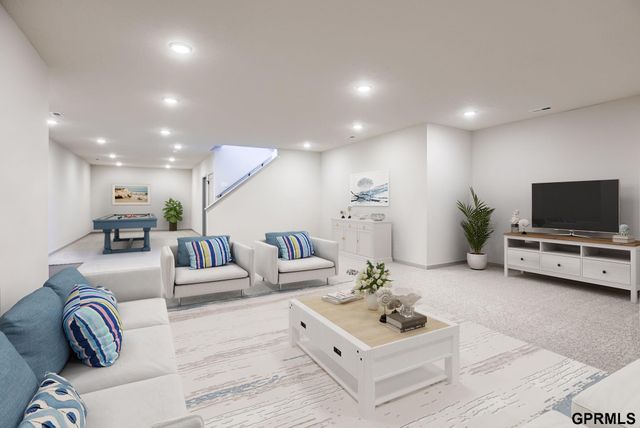 18487 Robin Circle, Omaha, NE 68136