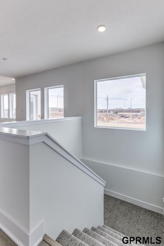 18487 Robin Circle, Omaha, NE 68136