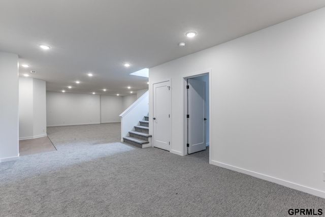 18487 Robin Circle, Omaha, NE 68136