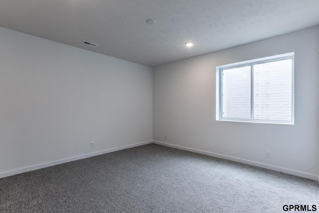 18487 Robin Circle, Omaha, NE 68136