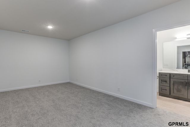 18487 Robin Circle, Omaha, NE 68136