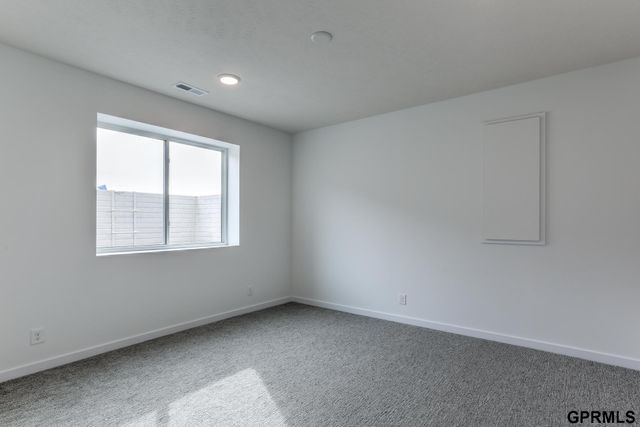 18487 Robin Circle, Omaha, NE 68136