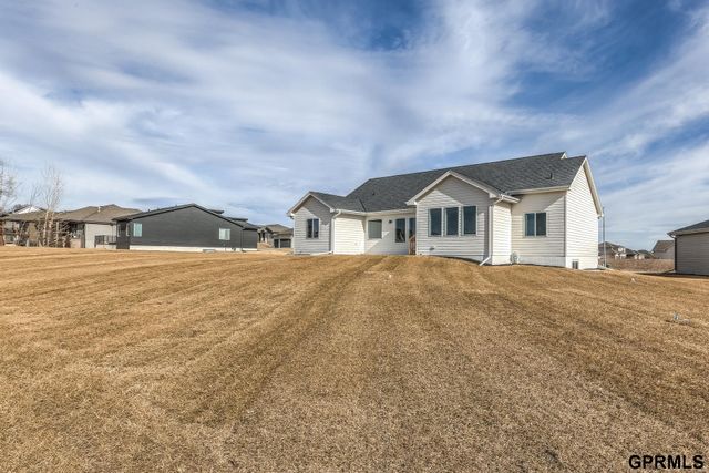 18487 Robin Circle, Omaha, NE 68136