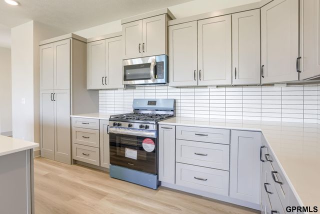 18487 Robin Circle, Omaha, NE 68136