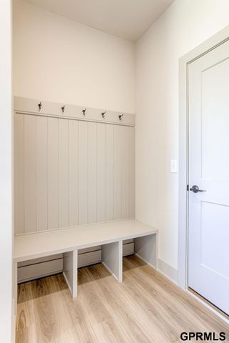 18487 Robin Circle, Omaha, NE 68136