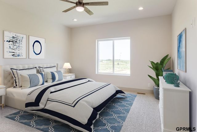 18487 Robin Circle, Omaha, NE 68136