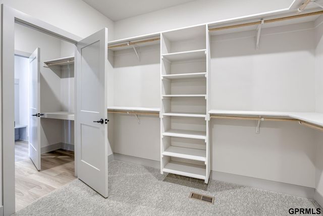 18487 Robin Circle, Omaha, NE 68136