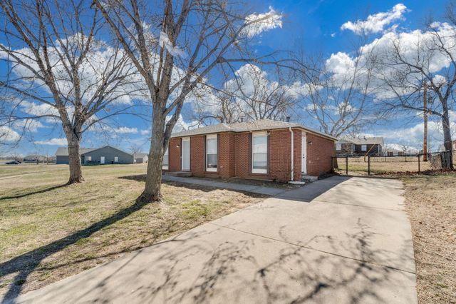 7001 W Newell St, Wichita, KS 67212