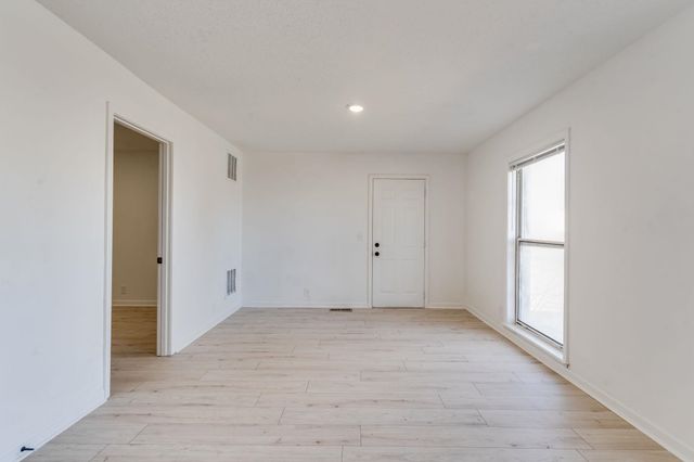 7001 W Newell St, Wichita, KS 67212