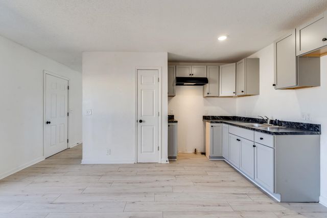 7001 W Newell St, Wichita, KS 67212