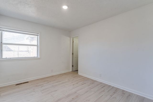 7001 W Newell St, Wichita, KS 67212