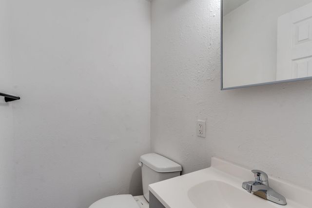 7001 W Newell St, Wichita, KS 67212