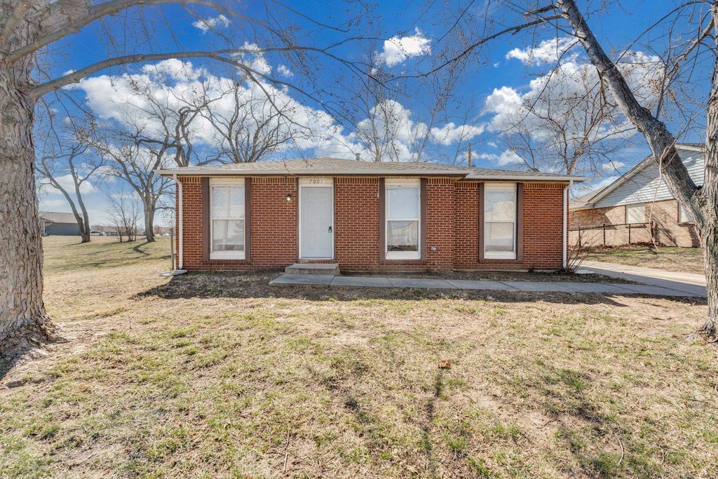 7001 W Newell St, Wichita, KS 67212