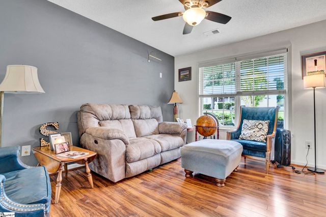 8 Seaside Lane, Greer, SC 29650
