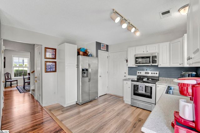 8 Seaside Lane, Greer, SC 29650