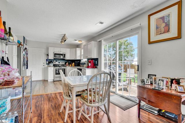 8 Seaside Lane, Greer, SC 29650