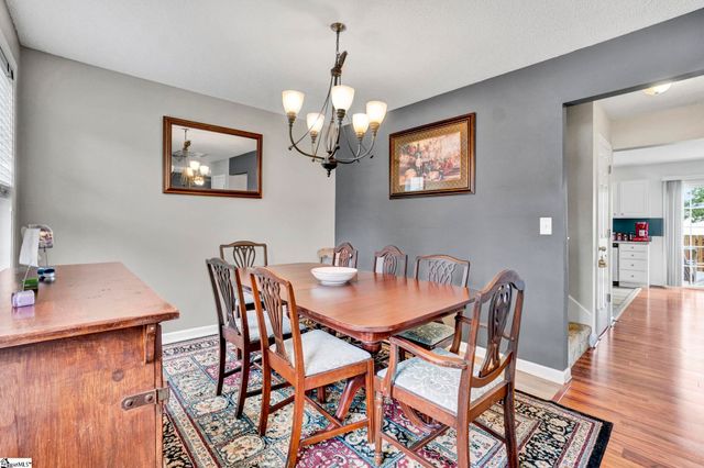 8 Seaside Lane, Greer, SC 29650