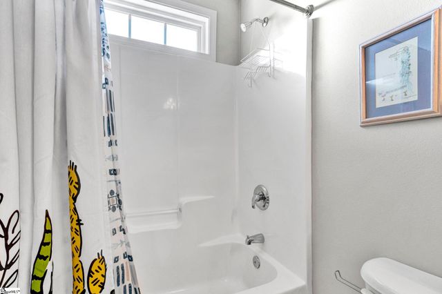 8 Seaside Lane, Greer, SC 29650