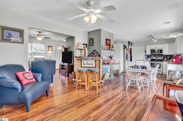 8 Seaside Lane, Greer, SC 29650