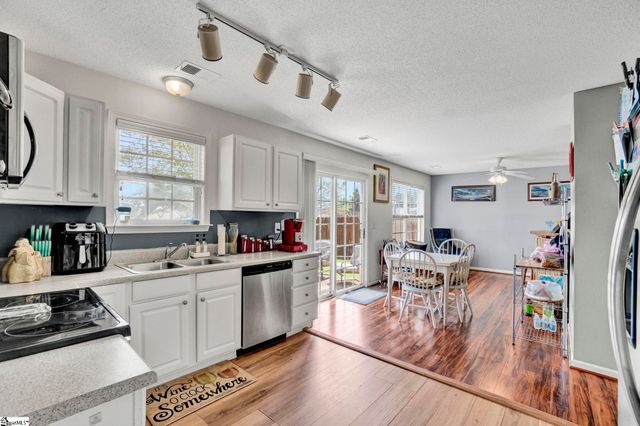 8 Seaside Lane, Greer, SC 29650