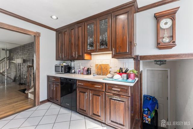 16 Wilmot Road, Sayreville, NJ 08872