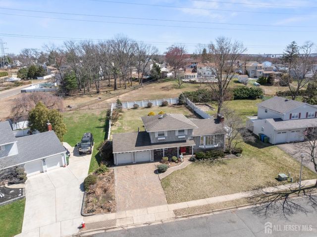 16 Wilmot Road, Sayreville, NJ 08872