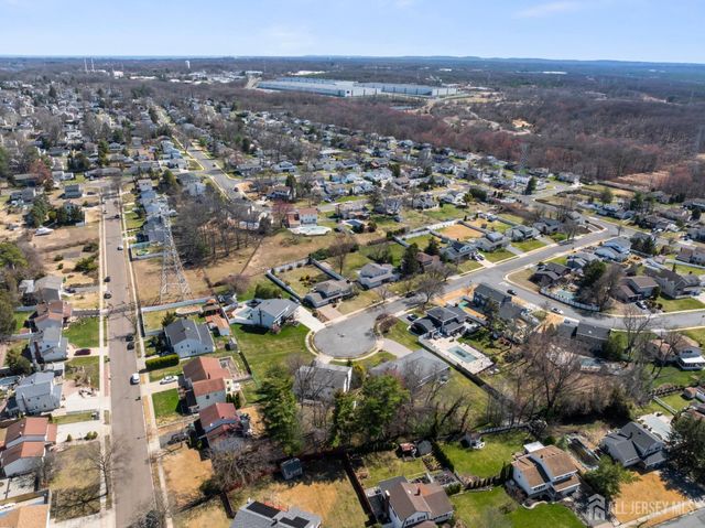 16 Wilmot Road, Sayreville, NJ 08872