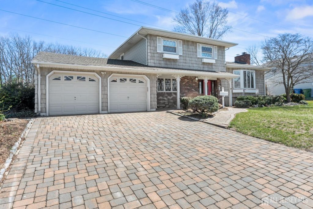 16 Wilmot Road, Sayreville, NJ 08872