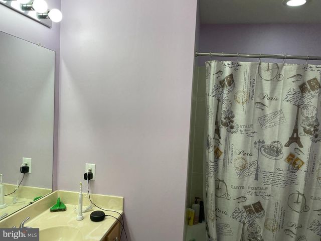 46 WARWICK RD, Princeton Junction, NJ 08550