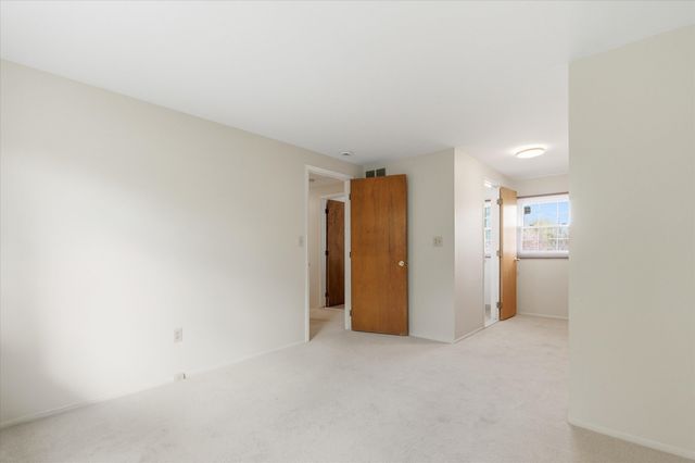 2825 Tuebingen Parkway, Ann Arbor, MI 48105