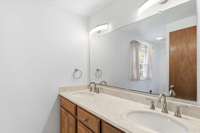 2825 Tuebingen Parkway, Ann Arbor, MI 48105