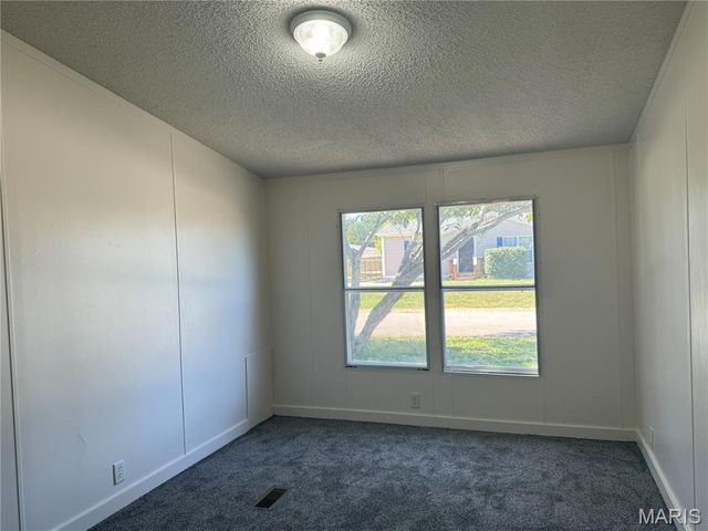 18229 Loyalty Lane, St Robert, MO 65584