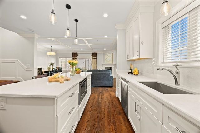 16-26 Dalby St 3, Newton, MA 02458