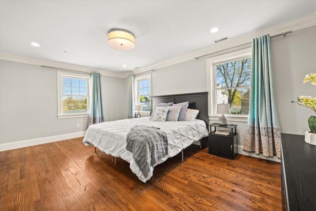 16-26 Dalby St 3, Newton, MA 02458