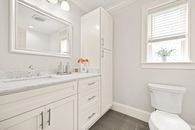 16-26 Dalby St 3, Newton, MA 02458