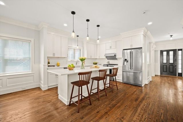16-26 Dalby St 3, Newton, MA 02458