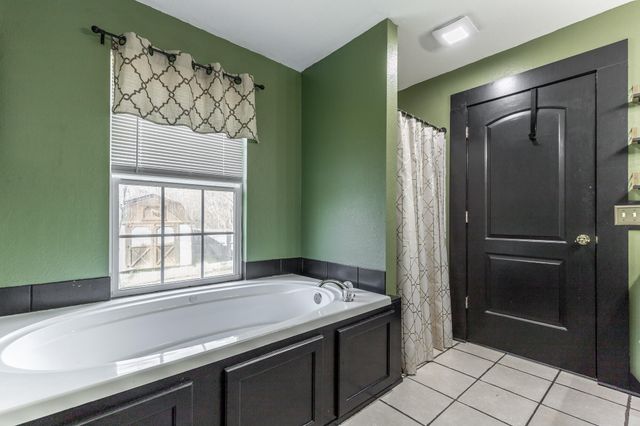 212 Round Tree Drive, Rossville, GA 30741