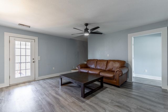 212 Round Tree Drive, Rossville, GA 30741