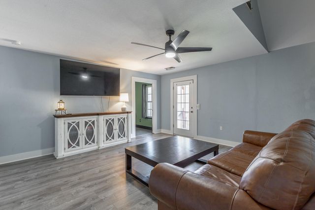 212 Round Tree Drive, Rossville, GA 30741